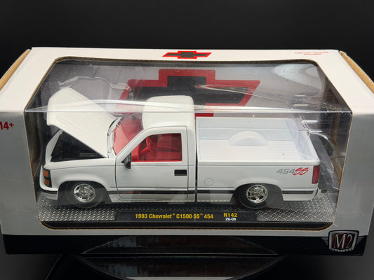 M2 Machines 1993 Chevrolet C1500 SS 454 – White – R142 – 1:24 Diecast